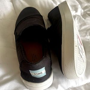 Toms Black Slip on NWT